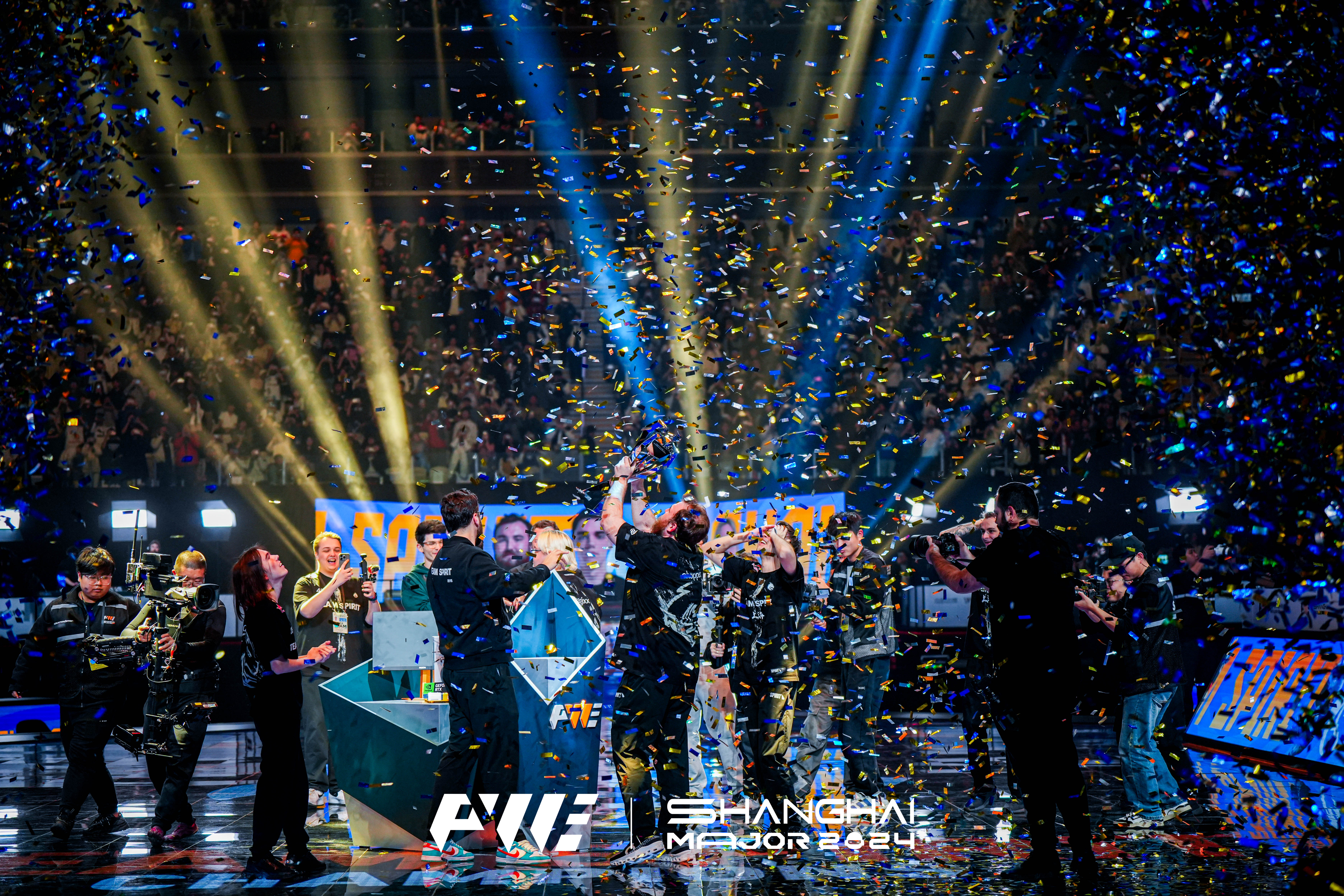 S赛选手刷新世界纪录，震撼全场