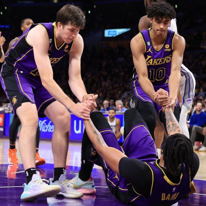 广州队逆转湖人，福克斯状态火热