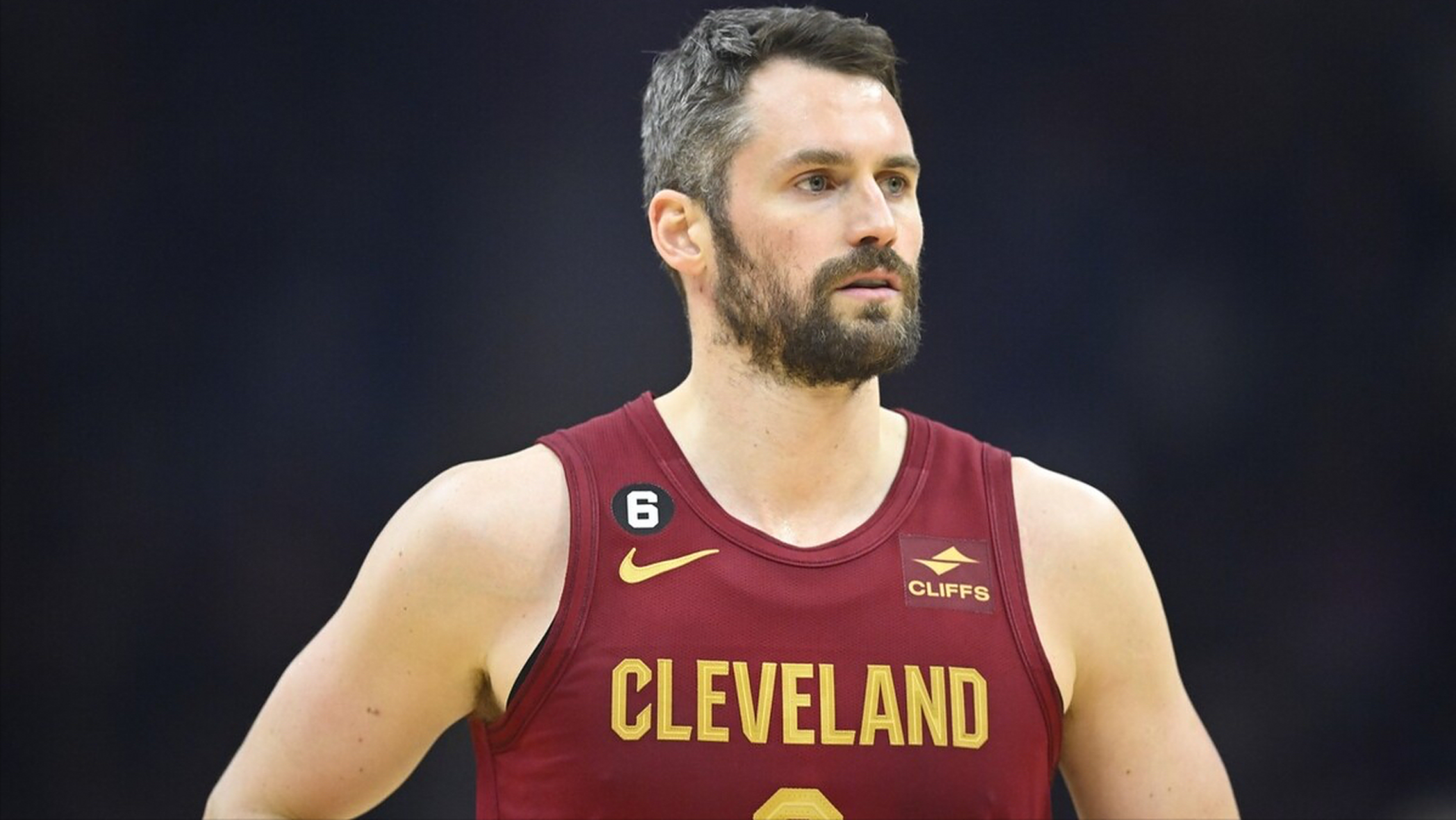 包含太阳轻取新疆队，米切尔关键制胜的词条