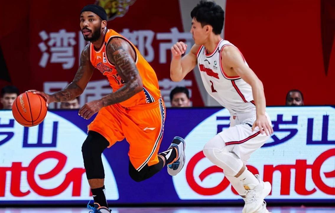 新疆队翻盘深圳队，浓眉哥点燃赛场