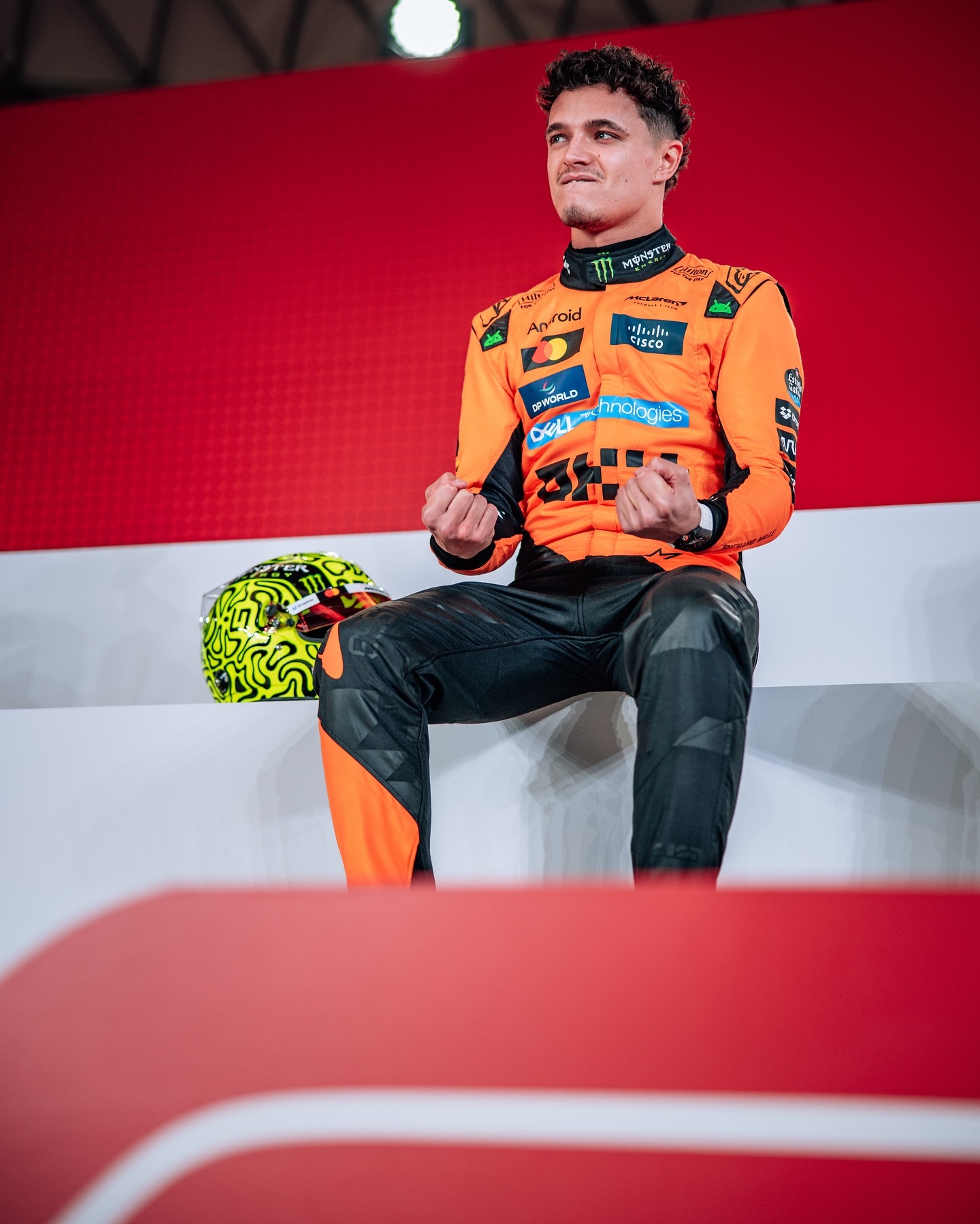 雷诺车队鏖战红牛二队，勒克莱尔统治全场