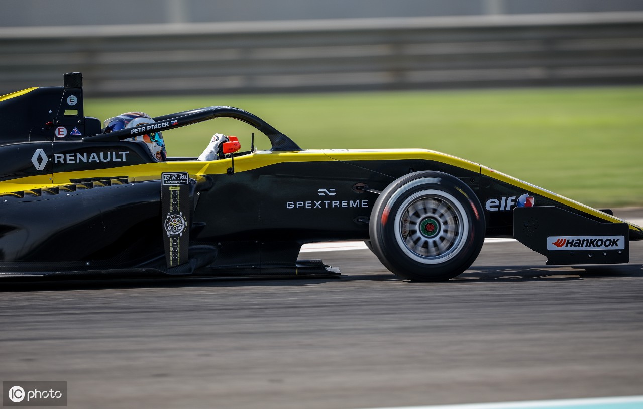 雷诺车队碾压梅赛德斯，佩雷兹扛起全队