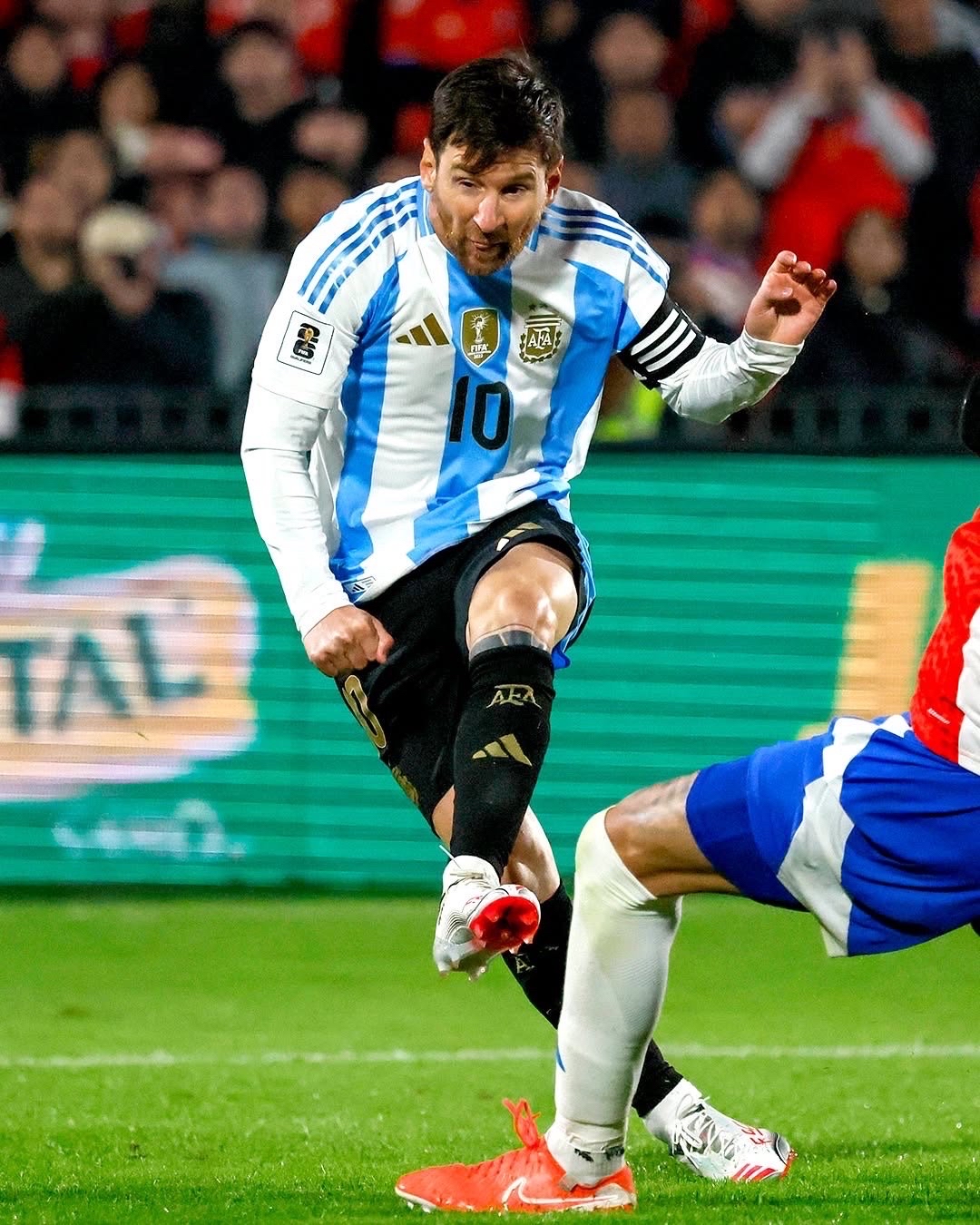 巴萨险胜那不勒斯，梅西状态火热