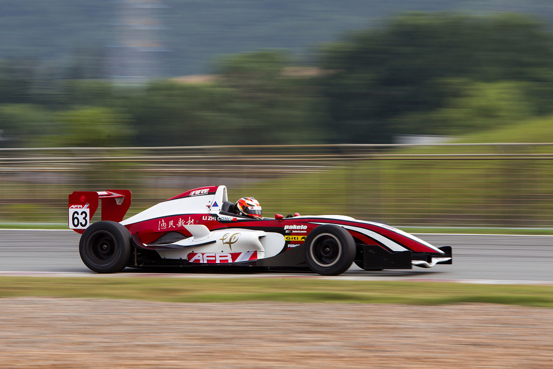 法拉利鏖战阿斯顿马丁，维斯塔潘高光表现