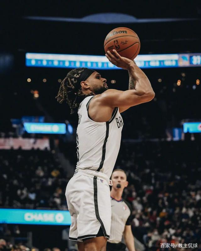 步行者险胜广州队，克莱惊艳四座