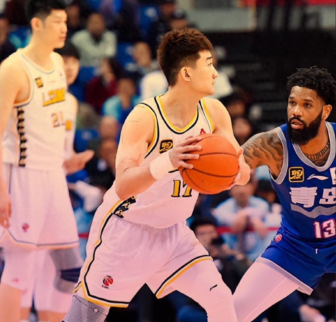 青岛队翻盘雄鹿，孙铭徽带队取胜