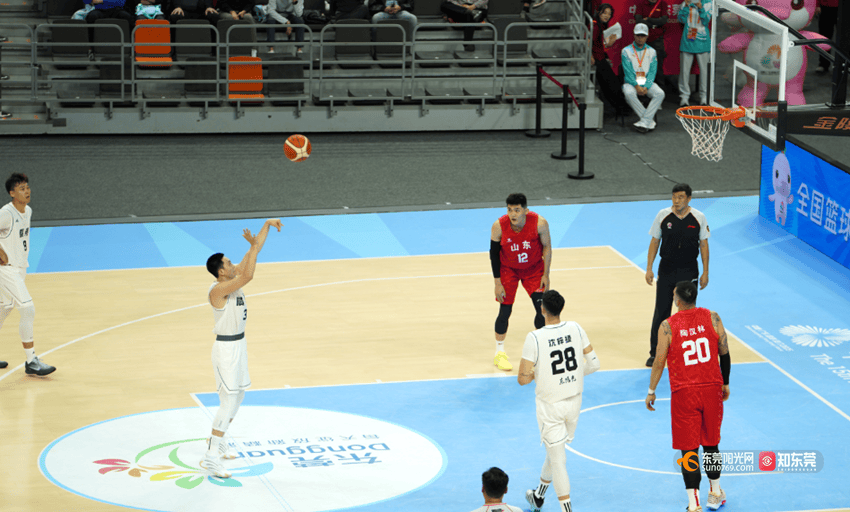 广东队险胜深圳队,詹姆斯关键制胜 广东队险胜深圳队,詹姆斯关键制胜