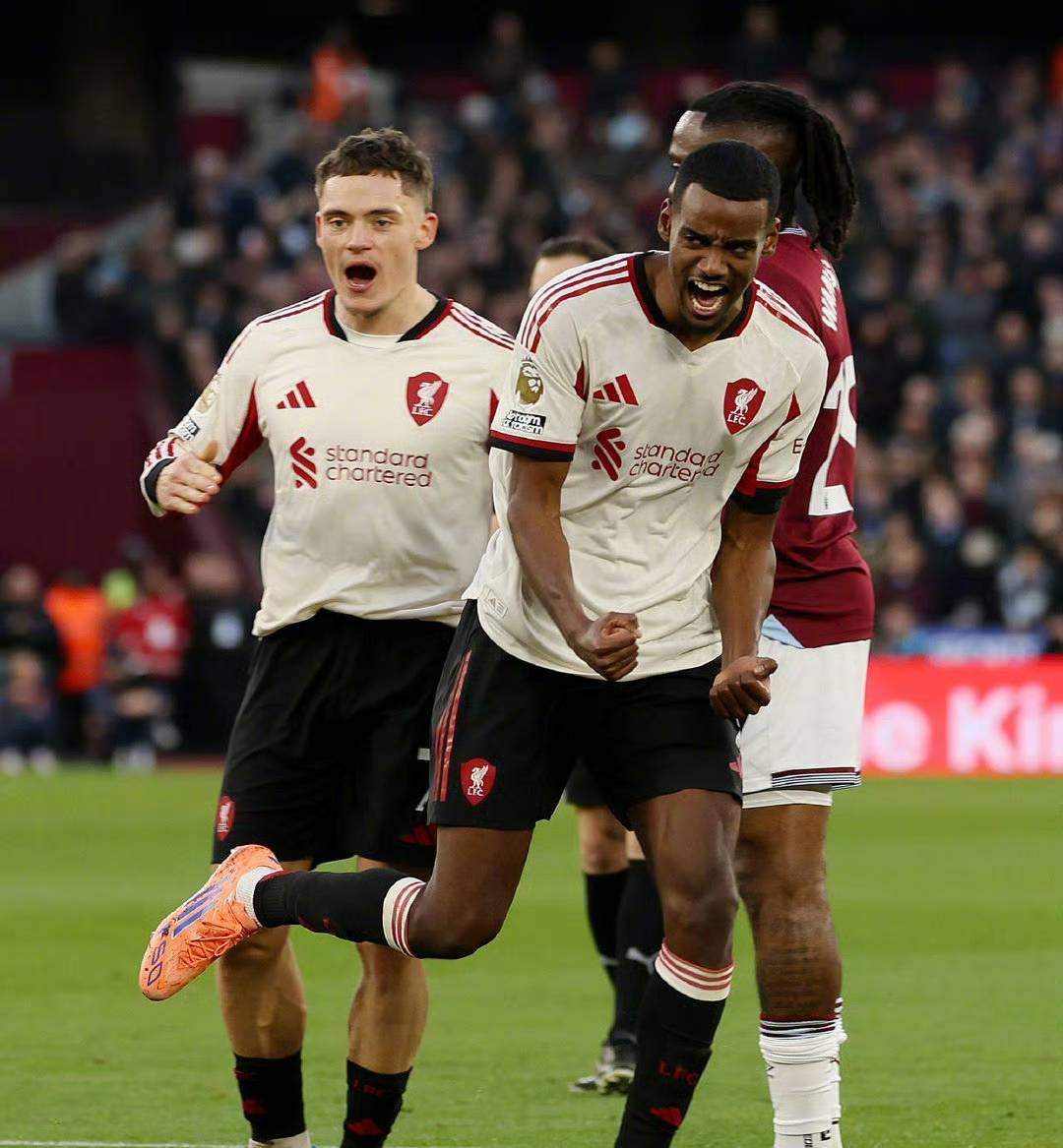 法国横扫利物浦，奥亚尔萨瓦尔扛起全队