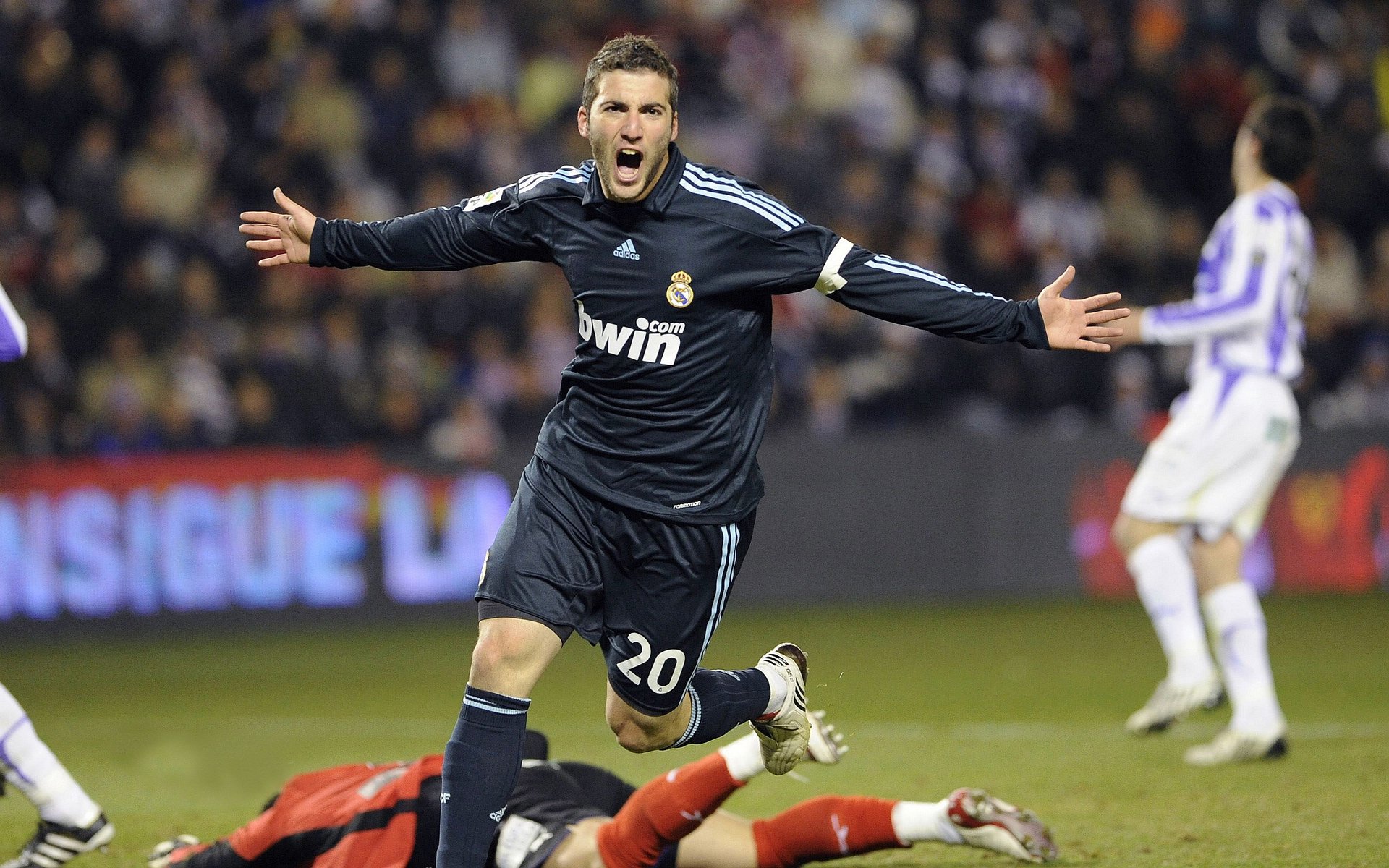 硬仗基因，从伦纳德绞杀雄鹿到詹姆斯生死时刻法则