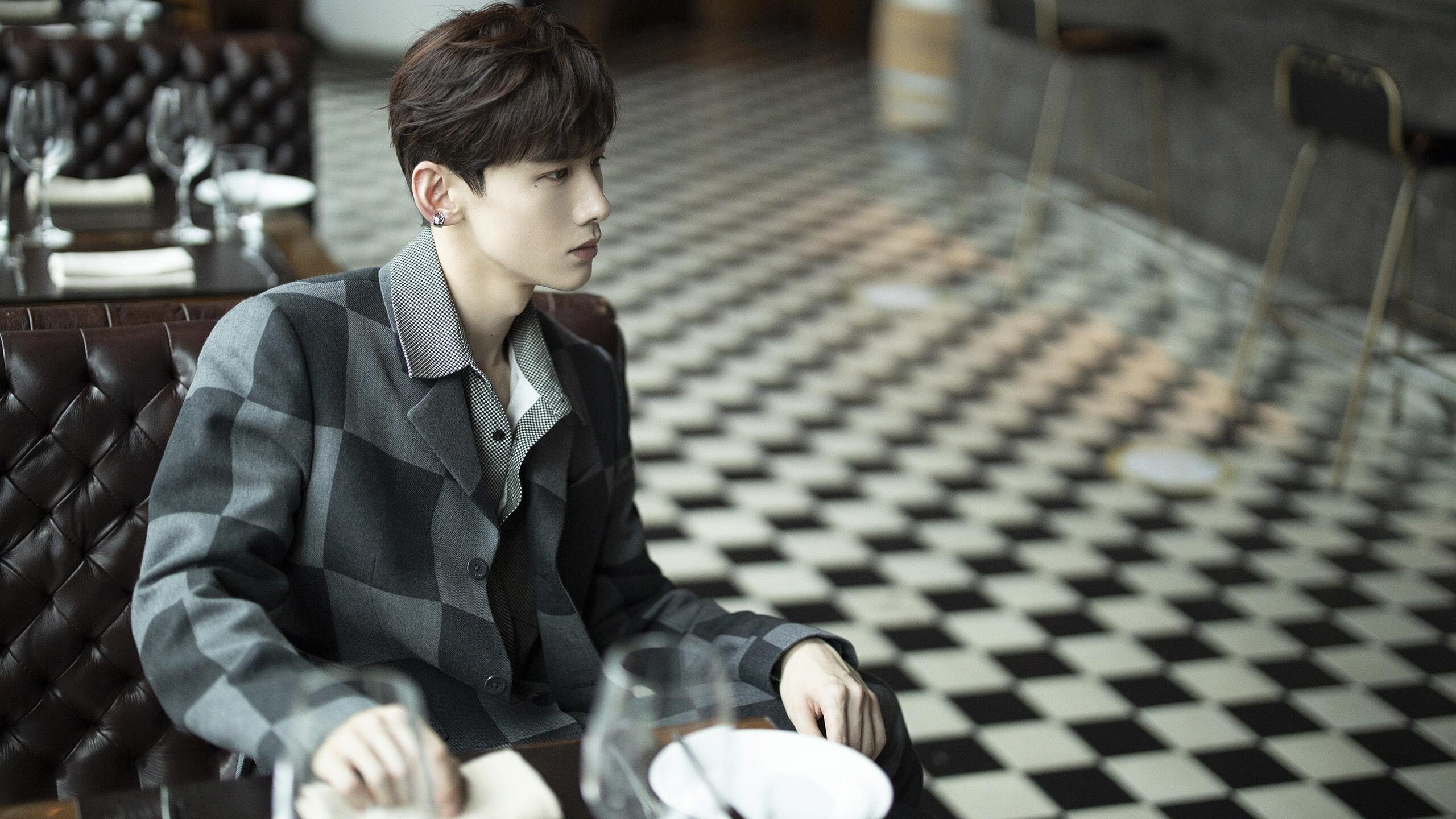 篮球之神的双重奏，东岸约基奇举火烧天，西岸太阳灼穿开拓者